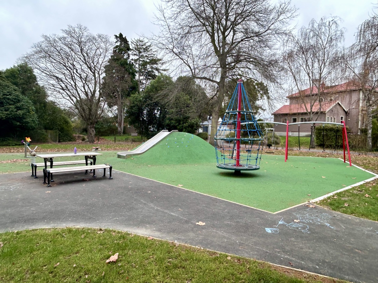 Avebury Park — main view